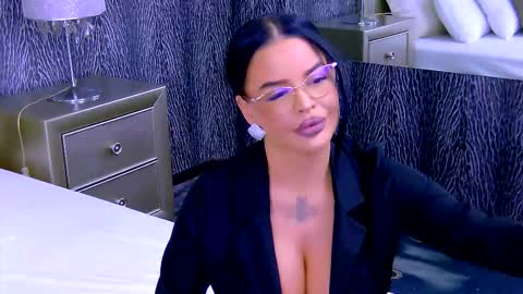 Snapshot of chanelledy1 chatting on 10/13/25, 01:49 chanelledy1 online show from 10/13/25, 01:49