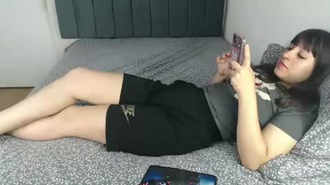 Snapshot of chanelsexyy chatting on 02/17/25, 09:41 Viviana 3 online show from 02/17/25, 09:41