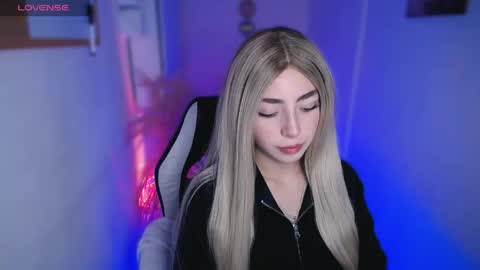 Snapshot of channel_blonde_a chatting on 04/27/26, 11:47 channel_blonde_a online show from 04/27/26, 11:47