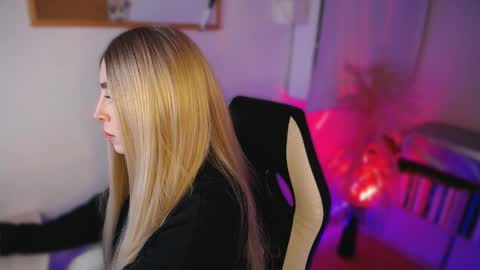 Snapshot of channel_blonde_a chatting on 05/04/26, 11:56 channel_blonde_a online show from 05/04/26, 11:56