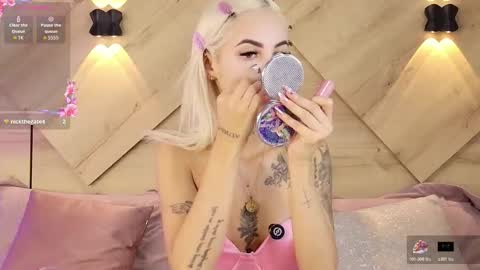 Snapshot of channelcrawford chatting on 12/20/25, 04:41 ChannelCrawford online show from 12/20/25, 04:41