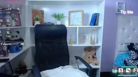 Snapshot of chantal_adams0 chatting on 06/25/26, 02:10 chantal online show from 06/25/26, 02:10