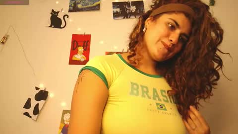 Snapshot of chantal_leon chatting on 10/22/25, 08:08 online show from 10/22/25, 08:08