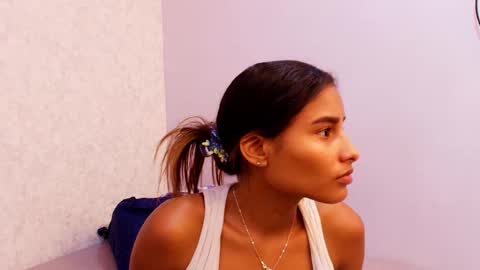 Snapshot of chantal_taylor_ chatting on 10/01/25, 12:00 Raquel online show from 10/01/25, 12:00