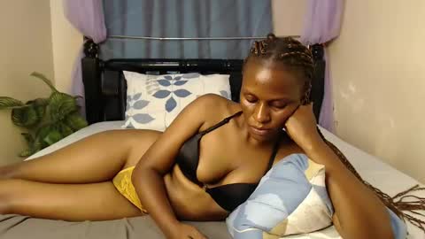 Snapshot of chantelsamz2 chatting on 12/06/24, 12:23 Chantel online show from 12/06/24, 12:23