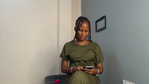 Snapshot of chantelsamz2 chatting on 11/10/25, 06:23 Chantel online show from 11/10/25, 06:23