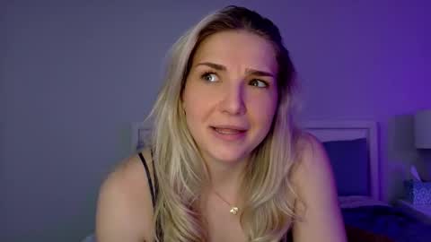 Snapshot of charbearxoxo chatting on 02/14/26, 01:24 char online show from 02/14/26, 01:24