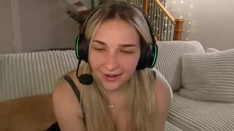 Snapshot of charbearxoxo chatting on 02/25/26, 01:26 char online show from 02/25/26, 01:26