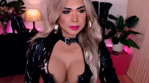 Snapshot of charismatic_apple chatting on 01/14/26, 05:40 charismatic_apple online show from 01/14/26, 05:40