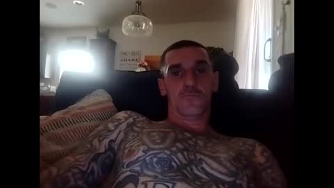 Snapshot of charles1889 chatting on 09/27/25, 05:29 charles1889 online show from 09/27/25, 05:29