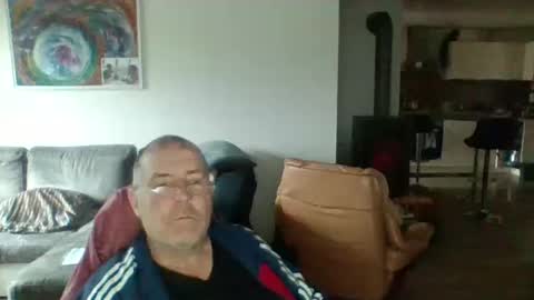 Snapshot of charles6064 chatting on 12/20/24, 09:54 charles6064 online show from 12/20/24, 09:54