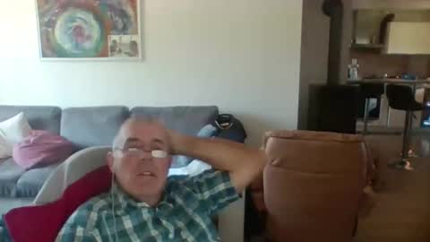 Snapshot of charles6064 chatting on 05/22/26, 11:27 charles6064 online show from 05/22/26, 11:27