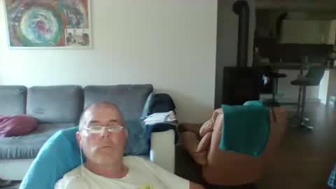 Snapshot of charles6064 chatting on 05/28/26, 02:47 charles6064 online show from 05/28/26, 02:47