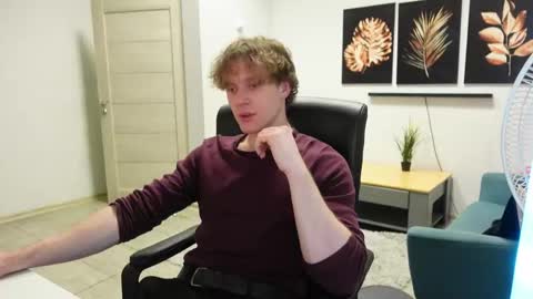 Snapshot of charles_dreams chatting on 11/30/25, 10:47 CHARLES DREAMS online show from 11/30/25, 10:47