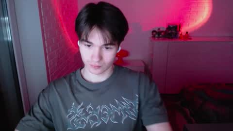 Snapshot of charleshanson69 chatting on 12/19/25, 06:48 charleshanson69 online show from 12/19/25, 06:48