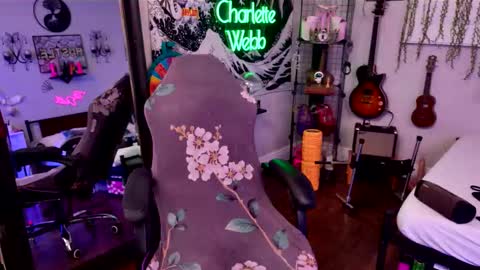 Snapshot of charlette_webb_xxx chatting on 11/17/25, 05:35 Charlette Webb online show from 11/17/25, 05:35