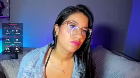 charlhot_ online show from 11/12/25, 12:38