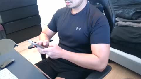 Snapshot of charliekkw chatting on 01/15/26, 05:49 charliekkw online show from 01/15/26, 05:49