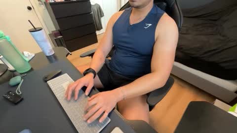 Snapshot of charliekkw chatting on 02/01/26, 08:29 charliekkw online show from 02/01/26, 08:29