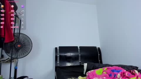 Snapshot of charlietaylorr__ chatting on 05/15/26, 11:01 Charlie online show from 05/15/26, 11:01