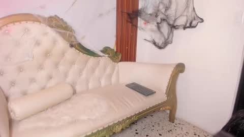 charlot_vega_ online show from 10/31/25, 11:00