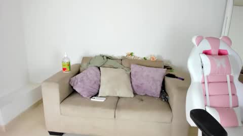 Snapshot of charlote_cowell_sub_ chatting on 02/09/25, 10:54 online show from 02/09/25, 10:54