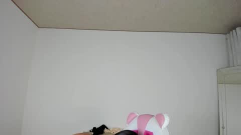 Snapshot of charlote_cowell_sub_ chatting on 03/11/25, 01:05 online show from 03/11/25, 01:05