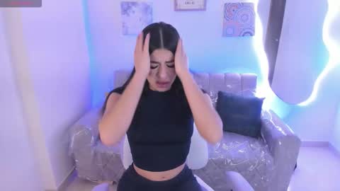 Snapshot of charlote_cowell_sub_ chatting on 10/13/25, 07:47 online show from 10/13/25, 07:47