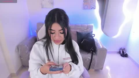 Snapshot of charlote_cowell_sub_ chatting on 12/01/25, 06:02 online show from 12/01/25, 06:02