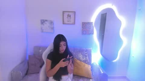 Snapshot of charlote_cowell_sub_ chatting on 01/12/26, 04:56 online show from 01/12/26, 04:56