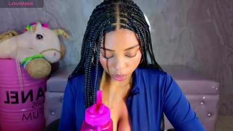 Snapshot of charlote_fun_a chatting on 04/21/26, 12:33 Charlote online show from 04/21/26, 12:33