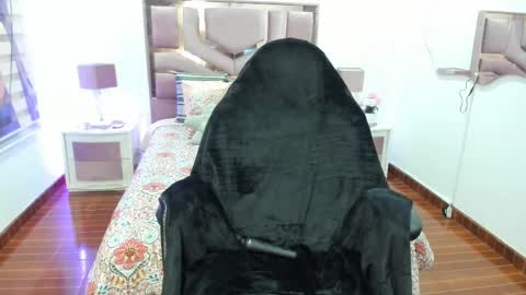 Charlote online show from 02/17/25, 10:25