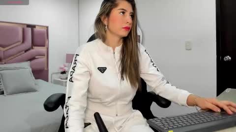 Charlote online show from 10/15/25, 11:32