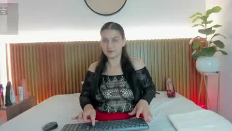 C H A R L O T T E online show from 08/05/26, 02:14