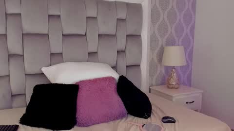 Snapshot of charlotte__08 chatting on 01/09/26, 08:32 Charlotte online show from 01/09/26, 08:32