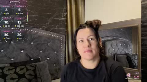 Snapshot of charlotte__g chatting on 01/14/26, 10:32 charlotte online show from 01/14/26, 10:32