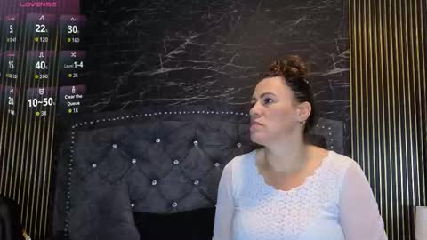 Snapshot of charlotte__g chatting on 02/18/26, 11:17 charlotte online show from 02/18/26, 11:17
