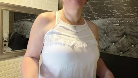 Snapshot of charlotte__g chatting on 05/27/26, 11:18 charlotte online show from 05/27/26, 11:18