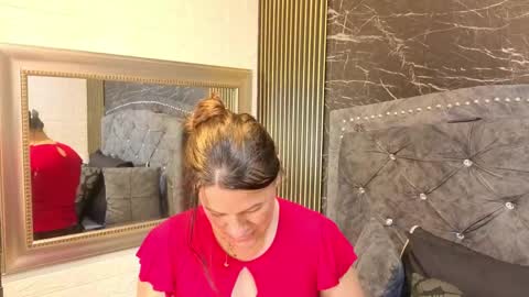 Snapshot of charlotte__g chatting on 06/05/26, 11:27 charlotte online show from 06/05/26, 11:27