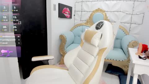 Snapshot of charlotte__milf chatting on 01/20/25, 08:09 charlotte__milf online show from 01/20/25, 08:09