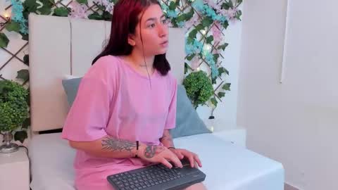 Snapshot of charlotte_blossom chatting on 11/29/25, 08:01 Charlotte Blossom online show from 11/29/25, 08:01