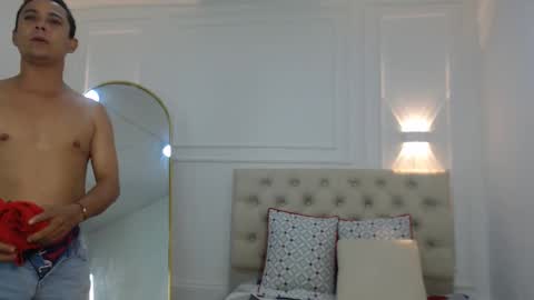 Snapshot of charlotte_dante212 chatting on 12/21/25, 09:33 charlottte y dante online show from 12/21/25, 09:33