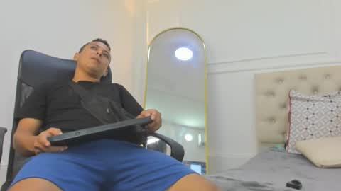 Snapshot of charlotte_dante212 chatting on 01/14/26, 04:51 charlottte y dante online show from 01/14/26, 04:51