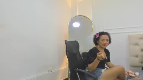 Snapshot of charlotte_dante212 chatting on 01/15/26, 04:17 charlottte y dante online show from 01/15/26, 04:17