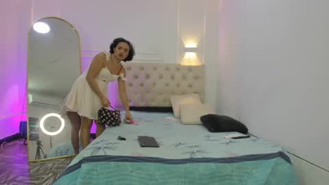 Snapshot of charlotte_dante212 chatting on 02/25/26, 04:11 charlottte y dante online show from 02/25/26, 04:11