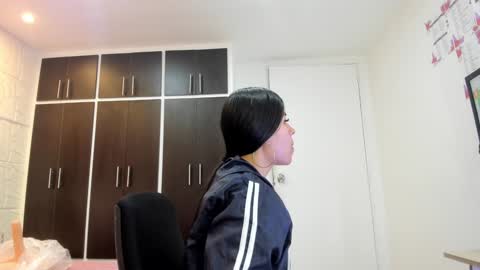 Snapshot of charlotte_icee chatting on 12/16/24, 03:43 Charlotte Icee online show from 12/16/24, 03:43