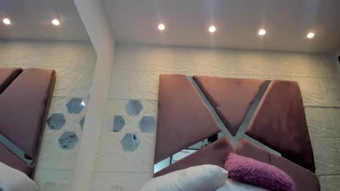 Snapshot of charlotte_icee chatting on 12/24/24, 07:44 Charlotte Icee online show from 12/24/24, 07:44