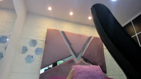 Snapshot of charlotte_icee chatting on 12/28/24, 04:09 Charlotte Icee online show from 12/28/24, 04:09