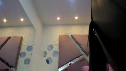 Snapshot of charlotte_icee chatting on 12/29/24, 05:01 Charlotte Icee online show from 12/29/24, 05:01