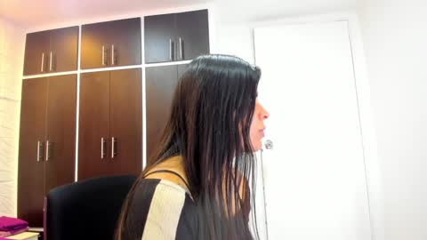 Snapshot of charlotte_icee chatting on 01/02/25, 04:02 Charlotte Icee online show from 01/02/25, 04:02